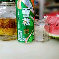 西瓜调味酒的做法图解1