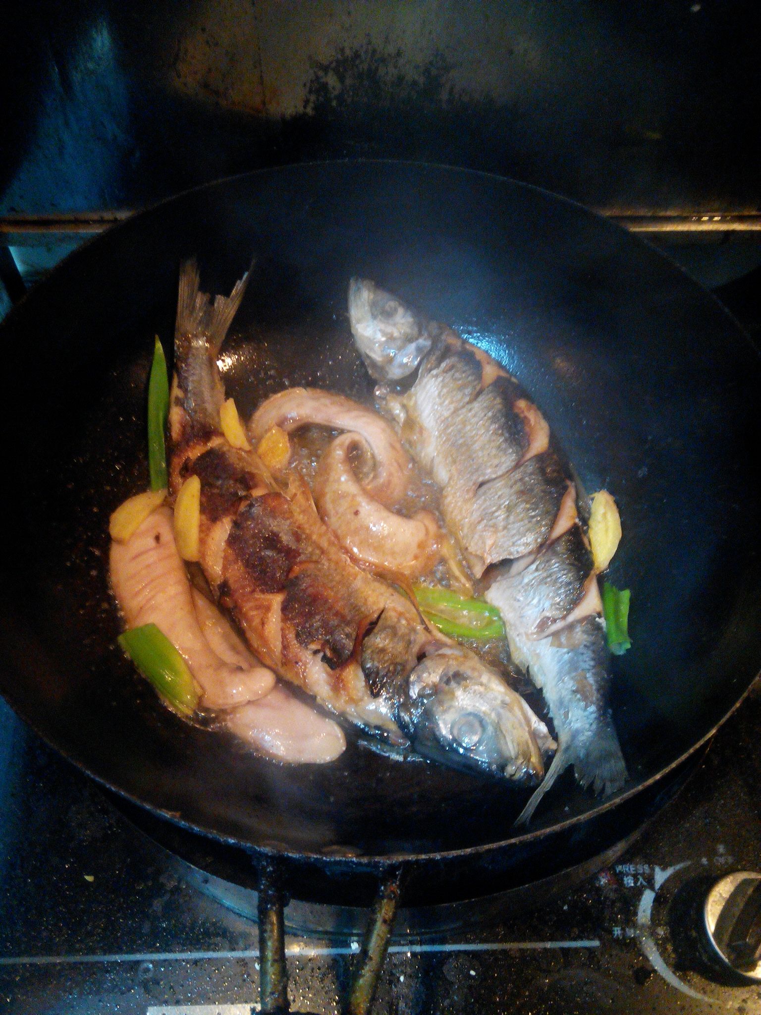 青鱼喜欢吃什么味型的食物？准确了解青鱼的生活习性和钓法 - 知乎