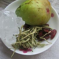 金银花枸杞果茶的做法图解1