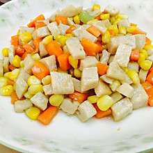 玉米胡萝卜炒肉卷丁