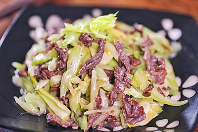 家常小炒西芹炒牛肉