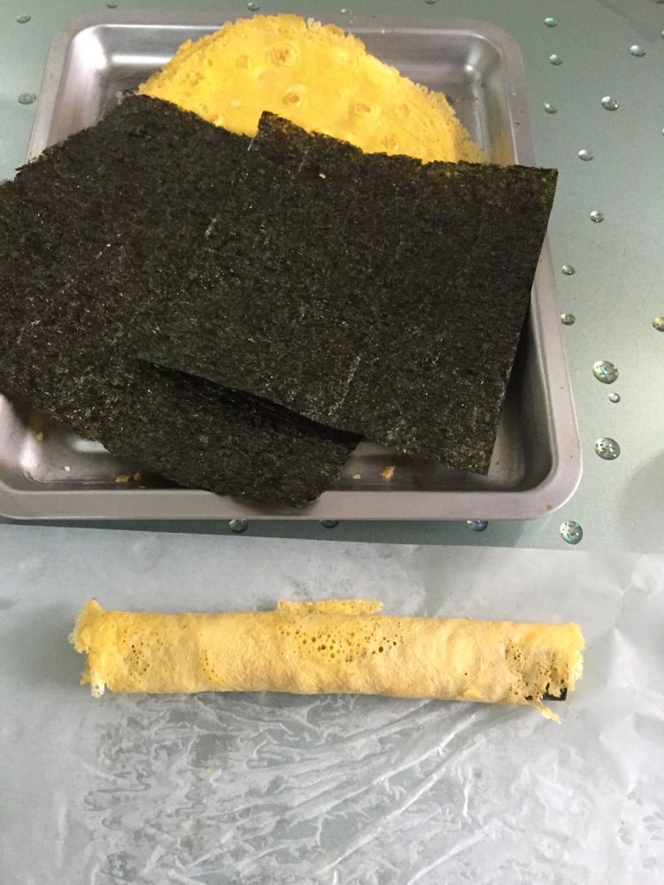 海苔鸡蛋肉松卷的做法图解6