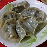 虾仁鸡蛋韭菜肉饺子的做法图解2