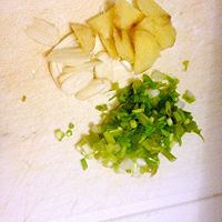 平菇丝瓜肉片汤的做法图解3