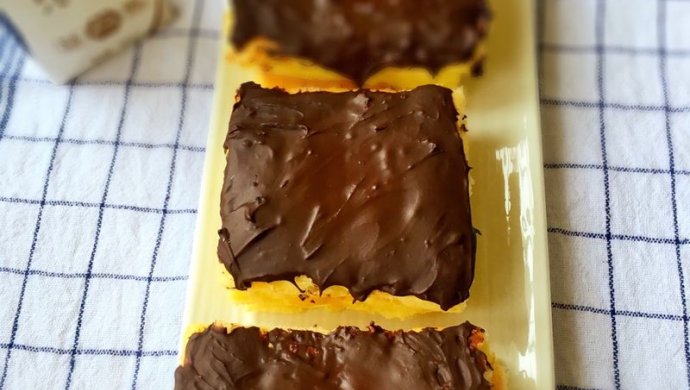 巧克力果酱夹心蛋糕