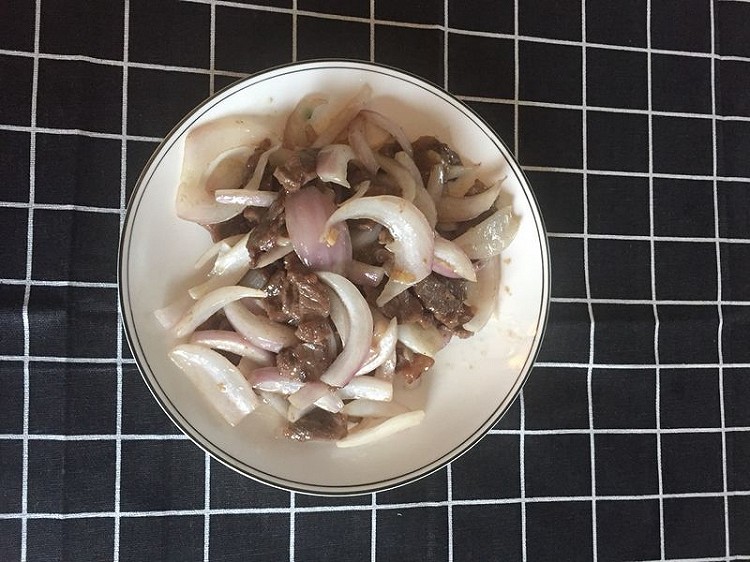 洋葱牛肉的做法