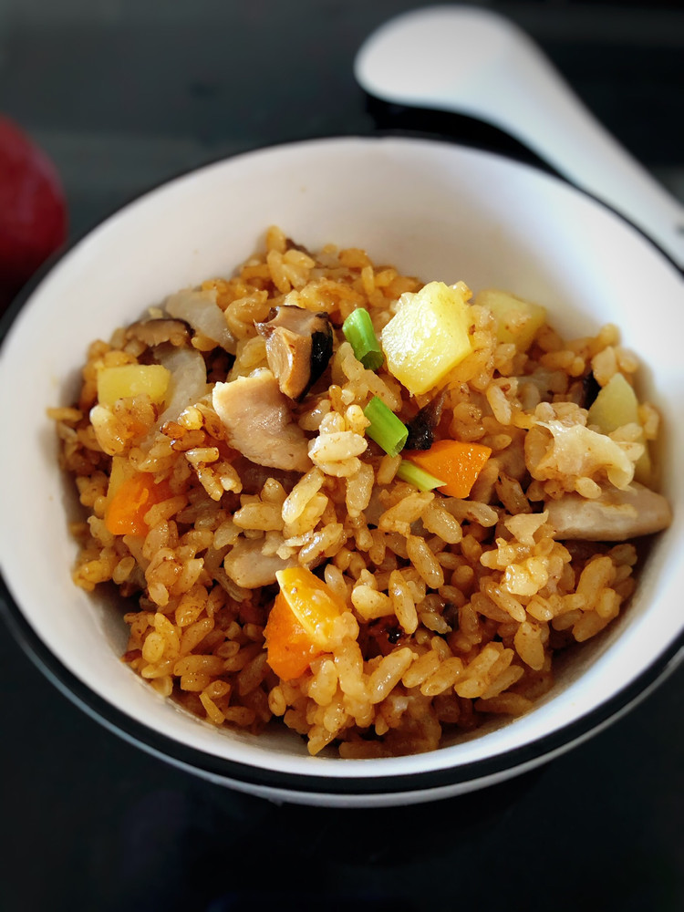 土豆鸡腿焖饭的做法