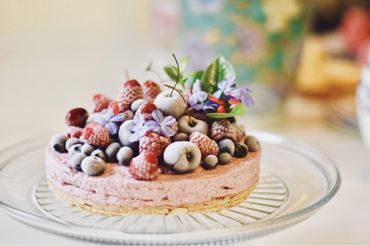 Cherry mousse cake without oven