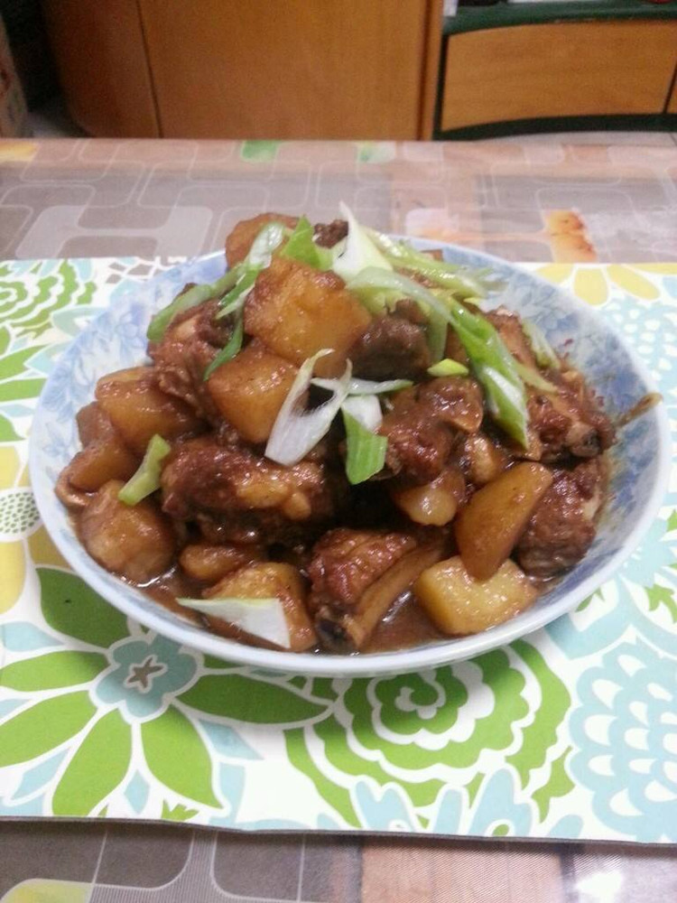 排骨焖土豆的做法