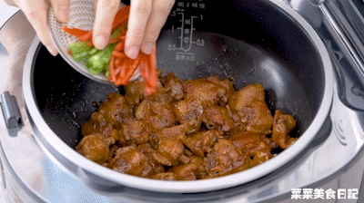 电饭煲腐乳鸡翅｜懒人料理的做法图解4