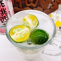 #玩心出道丨夏日DIY玩心潮饮挑战赛#桃桃青柠饮的做法图解6