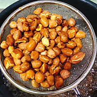 家常油酥花生米的做法图解2