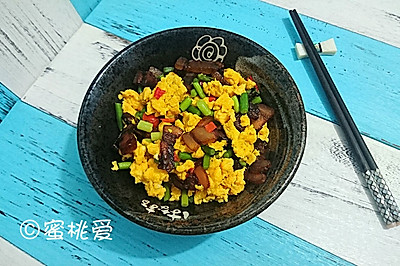 当小鲜蛋♀爱上老腊肉♂  快手10分钟【蒜苔腊肉炒鸡蛋】