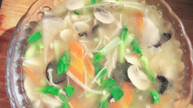 胡萝卜菌菇汤的做法