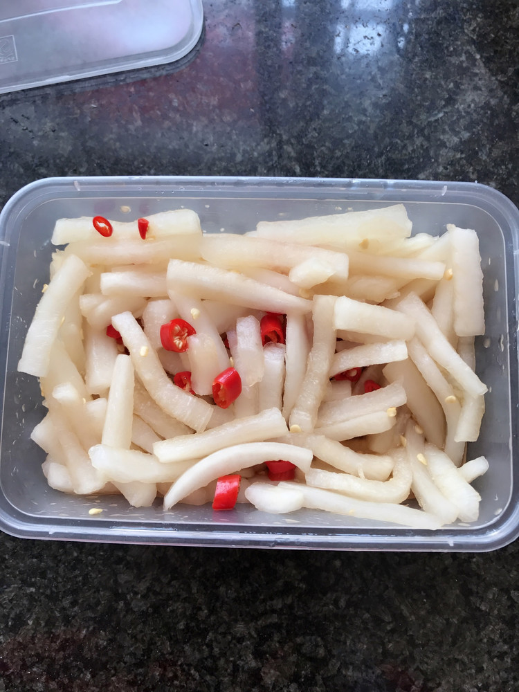 酸辣萝卜条的做法