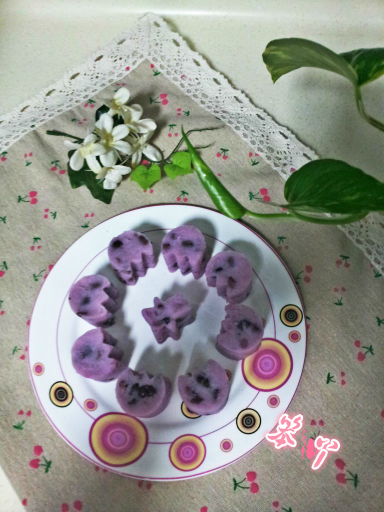 Purple sweet potato yam and red bean cake