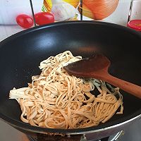 豆皮韭菜炒肉丝#舌尖上的春宴#的做法图解8