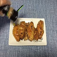 千年食光记：疯狂烤翅中的黄油翅椒盐香煎鸡翅的做法图解8