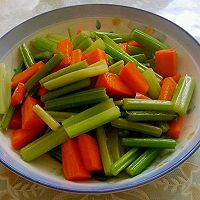 西芹炒胡萝卜的做法图解9