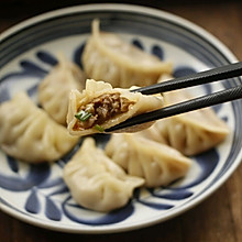 咸香十足的牛肉韭黄馅饺子