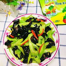 #轻食季怎么吃#女人必备瘦身食谱—清炒西芹黑木耳