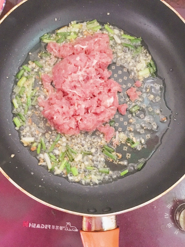 经典的番茄肉酱拌面的做法图解3