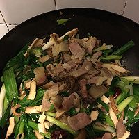 蒜苗豆干炒腊肉的做法图解10