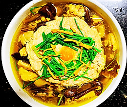 鲜掉眉毛的菌菇肉饼鸡的做法