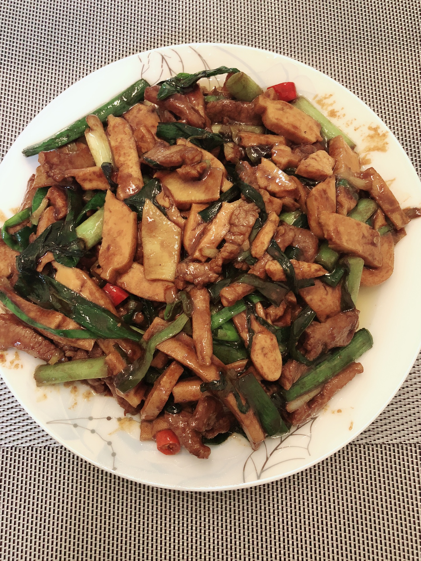 Shredded pork with dried bean sprouts