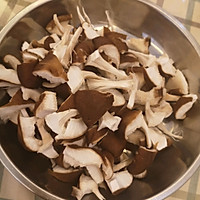 素菜精品——油淋香菇的做法图解4