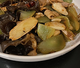 莴笋木耳炒肉的做法