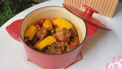 铸铁锅焖大骨肉