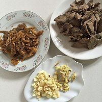 泡椒猪肝的做法图解1