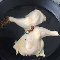 电饭锅酱焖鸡腿的做法图解1