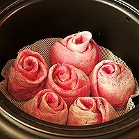 #宅家厨艺 全面来电#火龙果玫瑰花卷的做法图解9