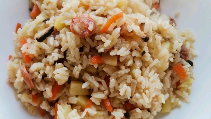 腊肠杂蔬焖米饭