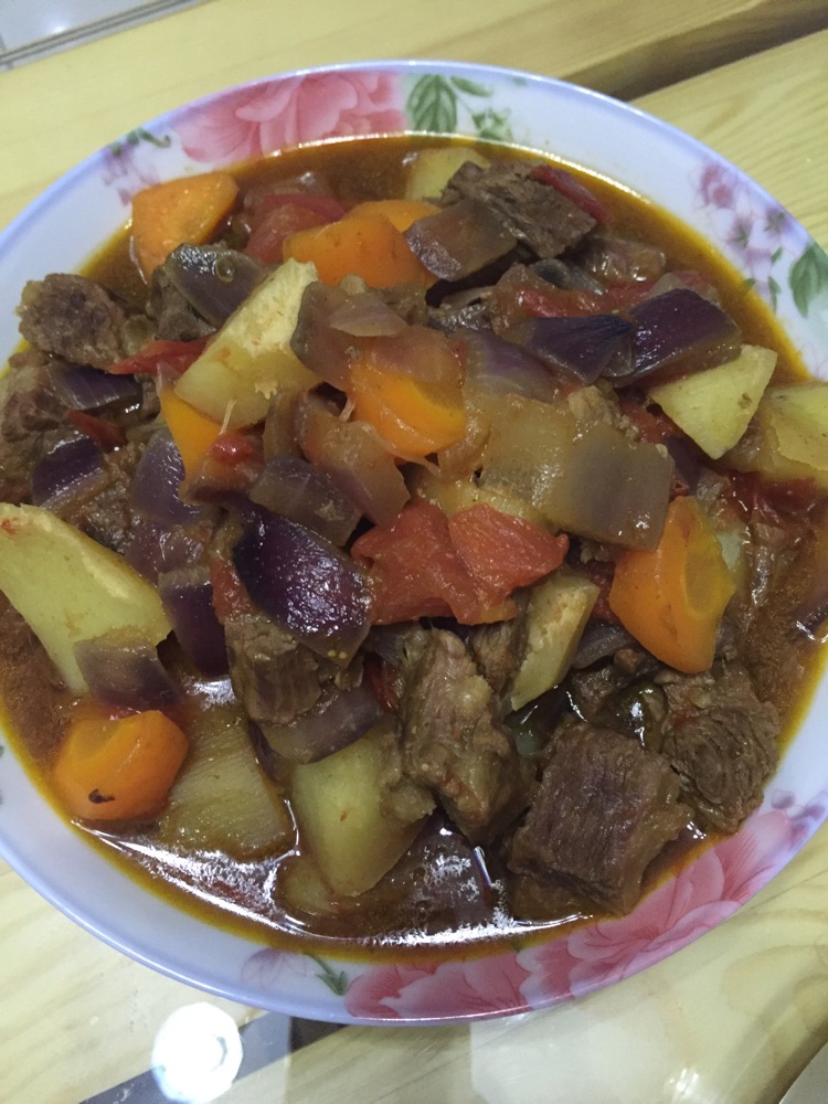 西红柿土豆胡萝卜炖牛肉的做法图解3