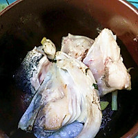 砂锅鱼头豆腐汤的做法图解3