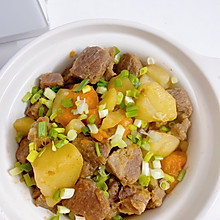 土豆胡萝卜牛腩煲