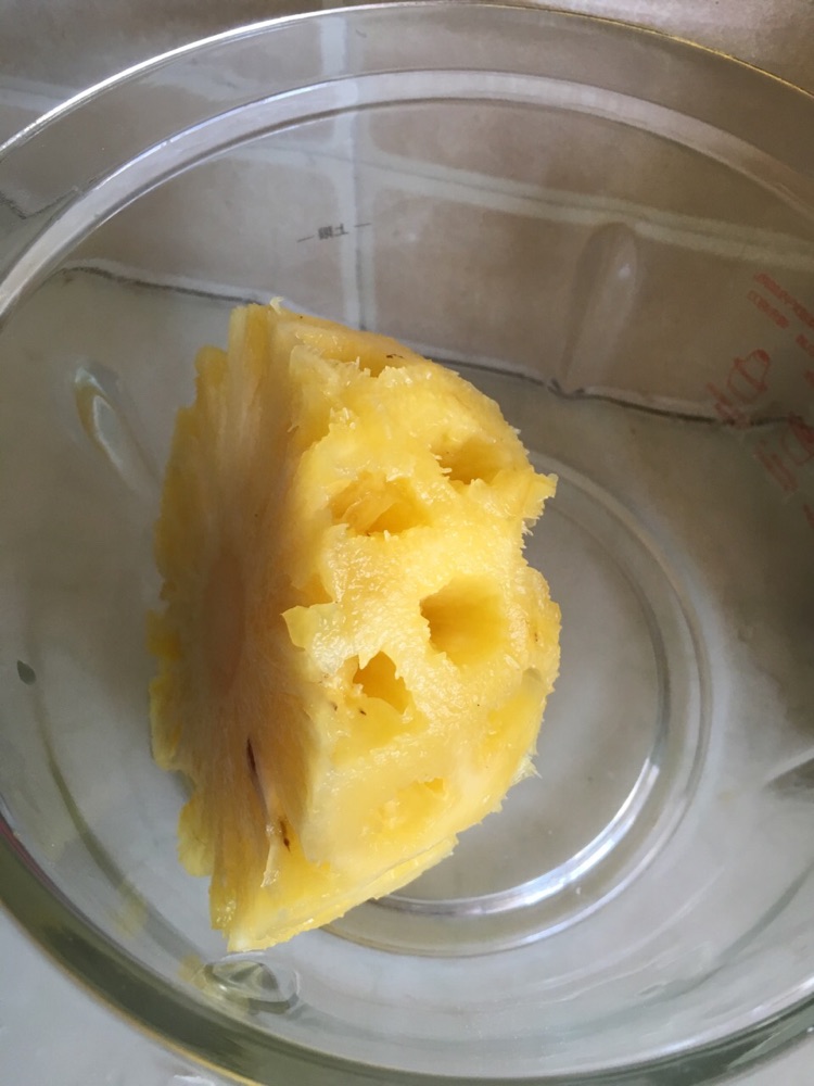 菠萝果酱的做法图解1