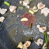 黑暗料理—大虾墨鱼汁炒饭的做法图解7
