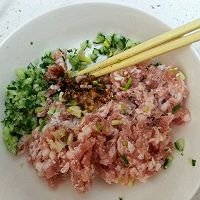 油面筋包肉的做法图解1