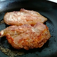 #做饭吧！亲爱的#香煎鸡胸肉的做法图解3