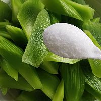 #金龙鱼橄调-橄想橄做#葱油莴笋的做法图解4