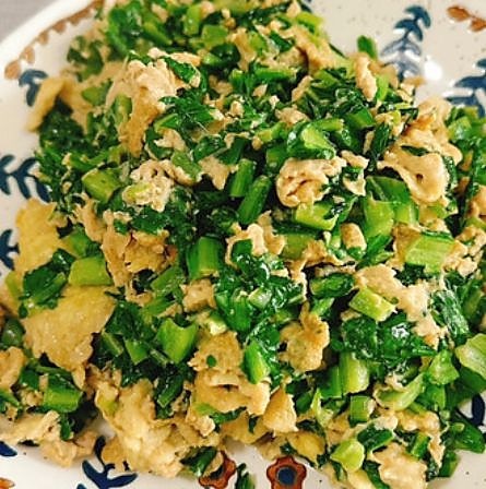 油麦菜炒碎蛋的做法