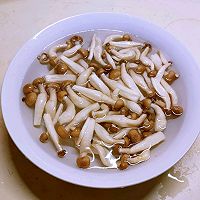 #解腻开胃就吃它#蟹味菇炒花椰菜的做法图解2