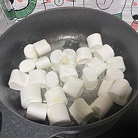 粉嫩嫩草莓牛轧糖的做法图解3