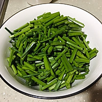 韭菜花炒牛肉-超级下饭菜的做法图解1