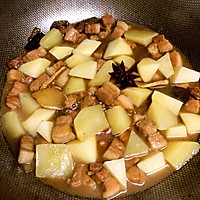 红烧肉炖土豆的做法图解7