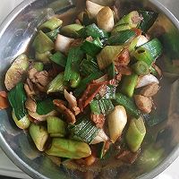 蒜苗炒肉的做法图解4